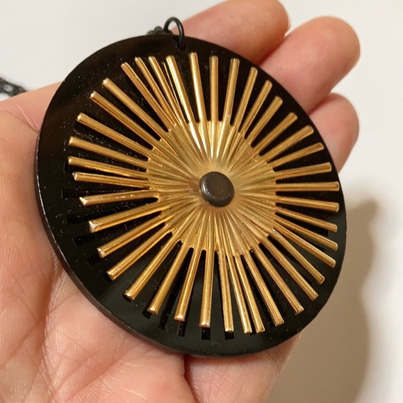 NWT handcrafted perspex pendant with gold spoke stamping on black chain - Picture 5 of 6